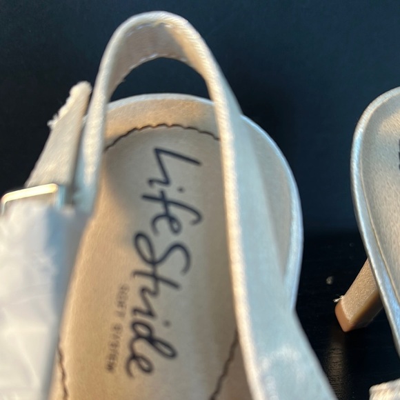 Life Stride Cream Slingback Heels with‎ Crystal Bow - Picture 3 of 8